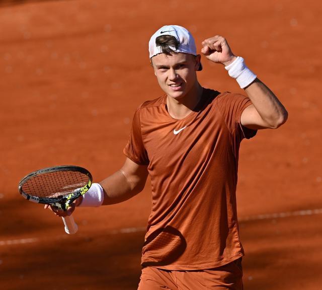 更展示了他 更展示了他